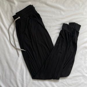 Lightweight lounge joggers